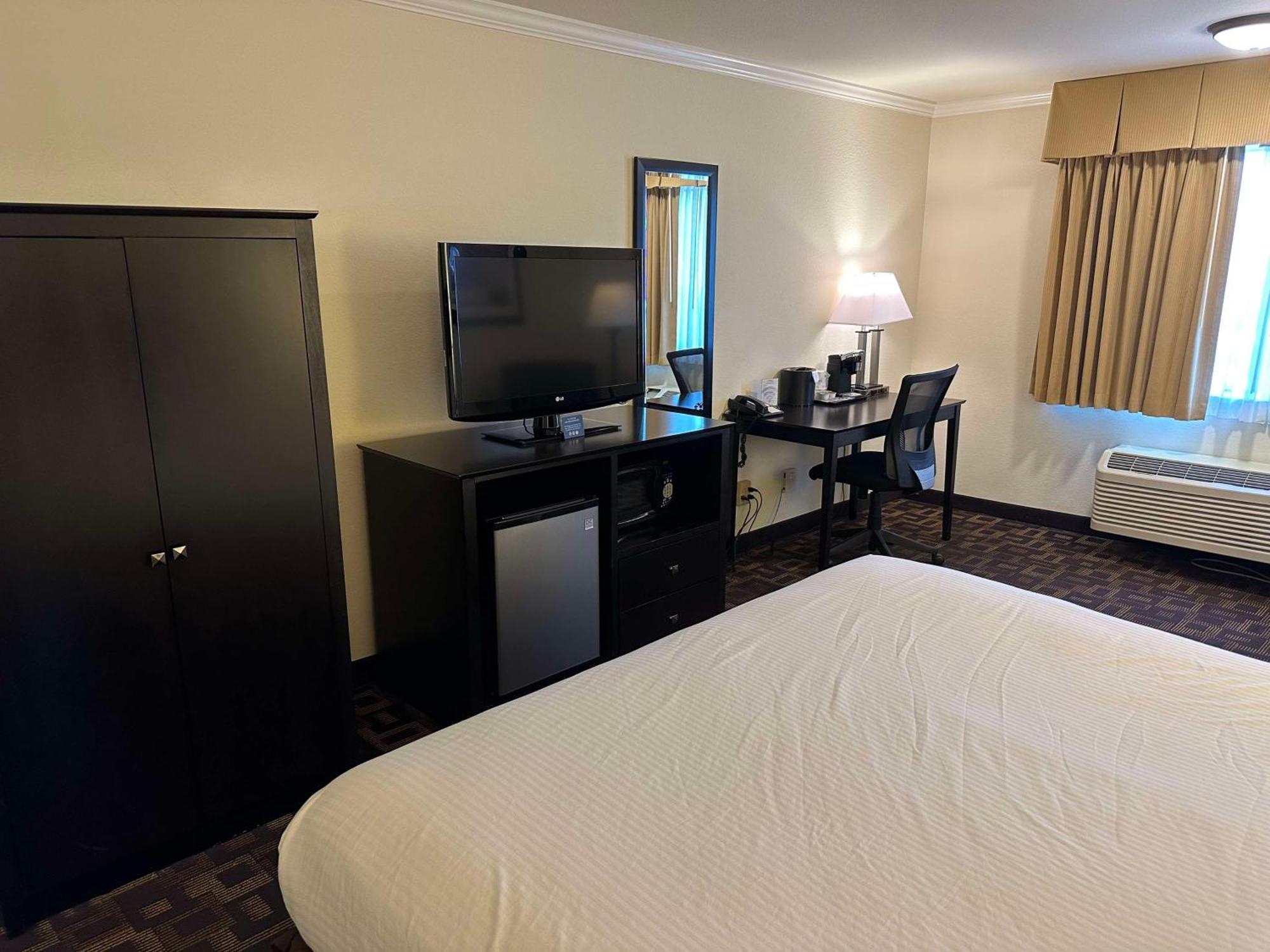 Best Western Plus Inn Of Hayward Exteriör bild
