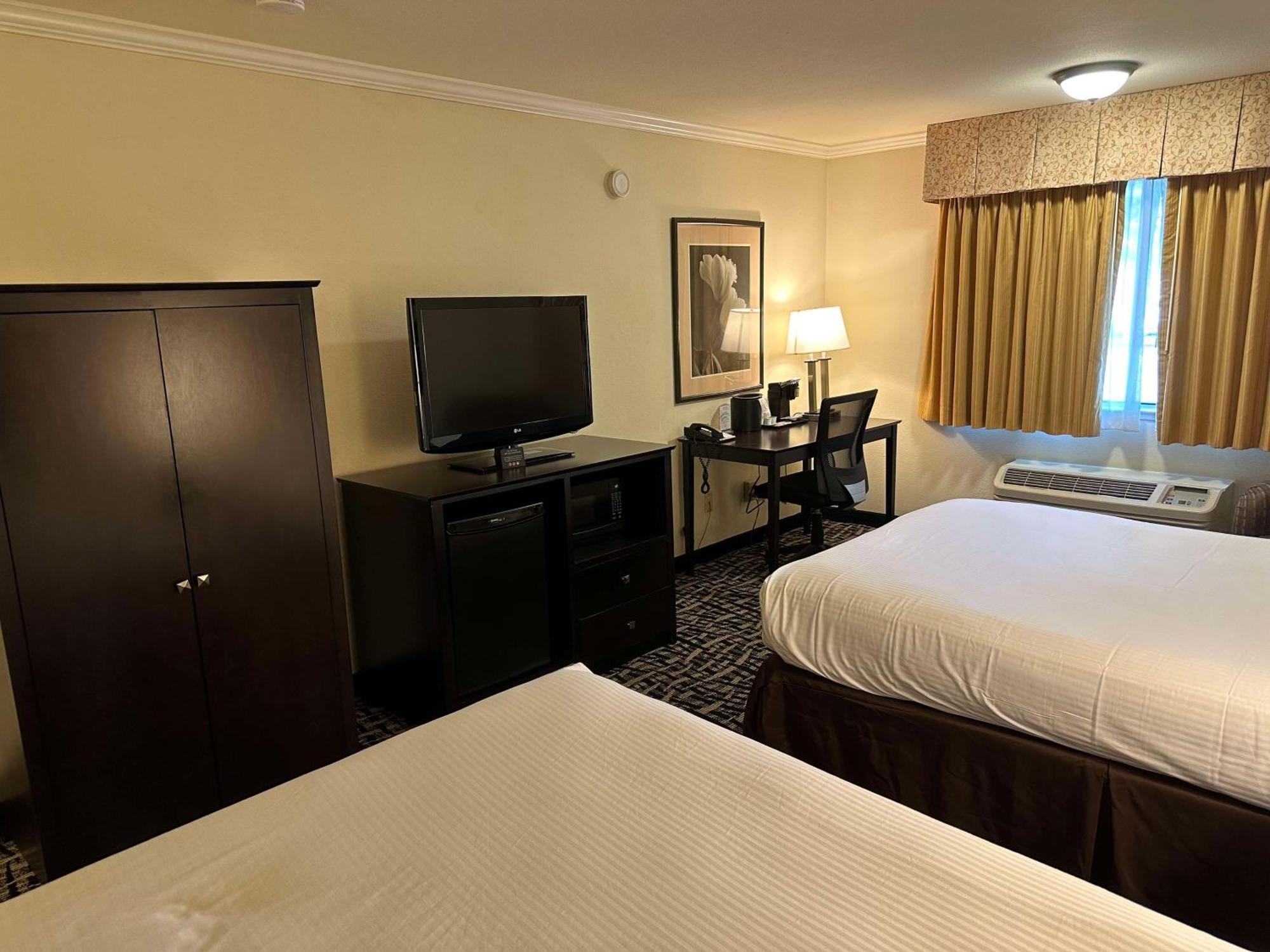 Best Western Plus Inn Of Hayward Exteriör bild